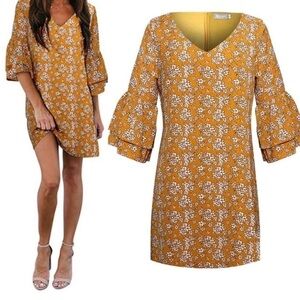 Dress V-Neck Bell Sleeve Shift Dress Mini Dress Size Small